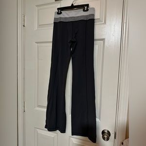 Lululemon Athletica Flare / Bootcut Dark grey Leggings Size 4